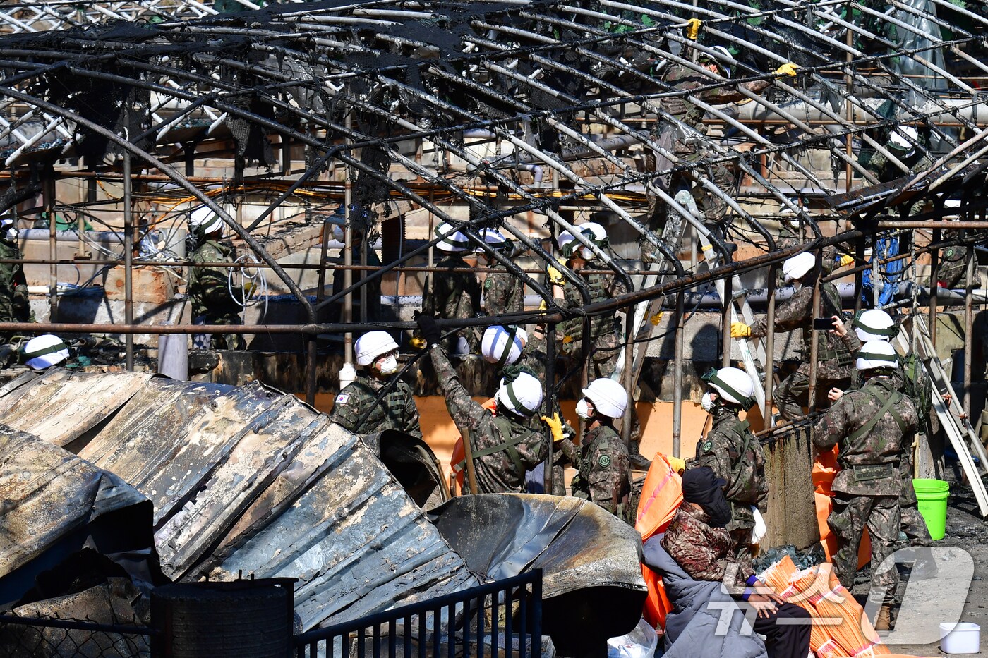 육군 50사단 병력이 31일 오전 산불 피해지역인 영덕군 영덕읍 양식장에서 복구 작업을 하고 있다. (사진은 기사 내용과 무관함) 2025.3.31/뉴스1 ⓒ News1 최창호 기자