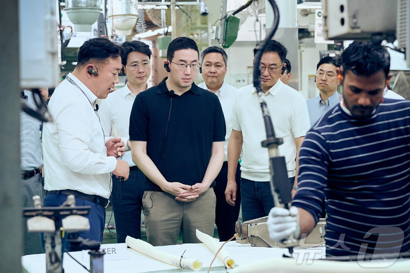 구광모 LG그룹 회장이 지난달 24일부터 인도 벵갈루루와 뉴델리, 아랍에미리트 두바이 방문해 미래전략을 점검했다고 4일 밝혔다. 구광모 LG그룹 회장&#40;왼쪽 세 번째&#41;이 인도 뉴델리에 위치한 LG전자 노이다 생산공장을 찾아 에어컨 생산과정을 살펴보고 있다. &#40;LG 제공. 재판매 및 DB 금지&#41; 2025.3.4/뉴스1 ⓒ News1 최동현 기자