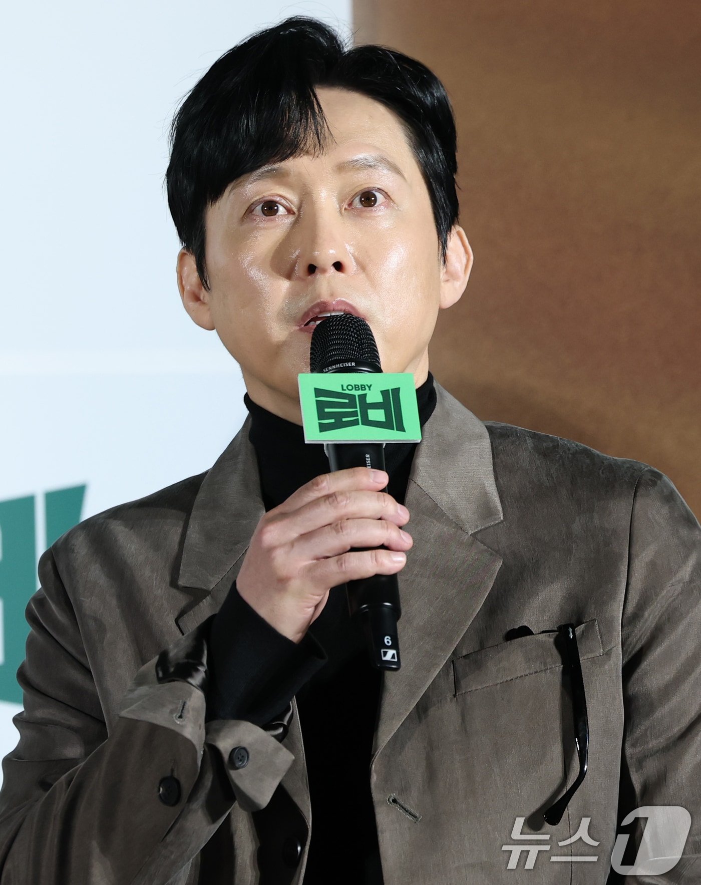 배우 박병은이 4일 서울 광진구 롯데시네마 건대점에서 열린 영화 ‘로비’(감독 하정우) 제작보고회에 참석해 캐릭터 소개를 하고 있다. '로비'는 연구밖에 모르던 스타트업 대표 창욱(하정우 분)이 4조 원의 국책사업을 따내기 위해 인생 첫 로비 골프를 시작하는 이야기를 그린 작품이다. 2025.3.4/뉴스1 ⓒ News1 권현진 기자
