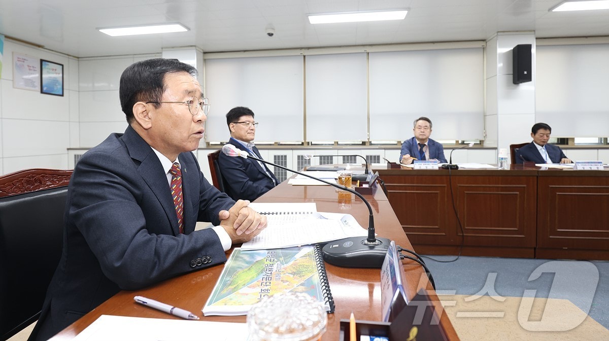 김문근 단양군수의 정책관련 회의.(단양군 제공. 재판매 및 DB금지) /뉴스1  