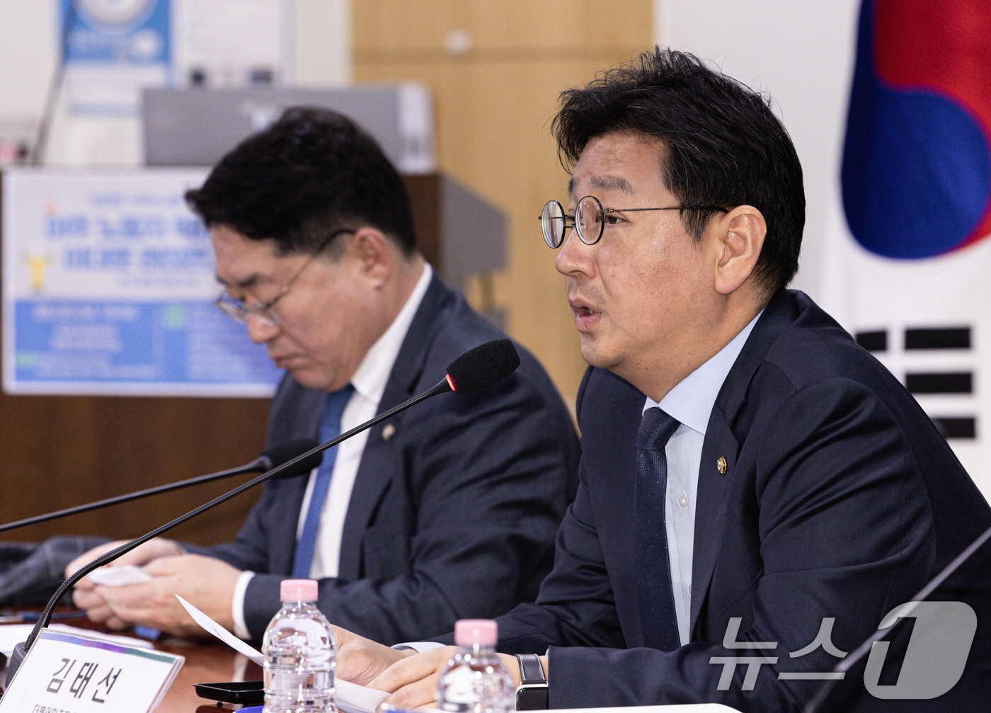 김태선 더불어민주당 의원이 4일 오후 서울 여의도 국회 의원회관에서 민주당 을지로위원회 주최로 열린 '이주 노동자 확대 정책 이대로 괜찮은가?' 정책 토론회에서 축사를 하고 있다. 2025.3.4/뉴스1 ⓒ News1 이재명 기자
