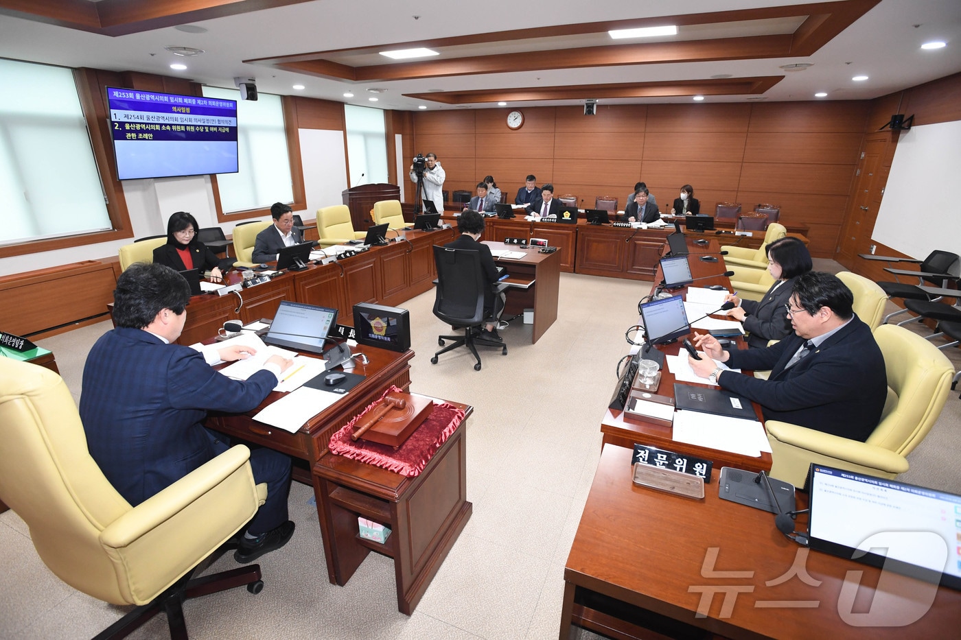 울산시의회 의회운영위원회는 4일 오후 2시 의회운영위원회를 열고 제254회 임시회 의사일정 협의의 건 등 총 2건의 안건을 심사해 원안가결 했다.(울산시의회 제공. 재판매 및 DB 금지) /뉴스1