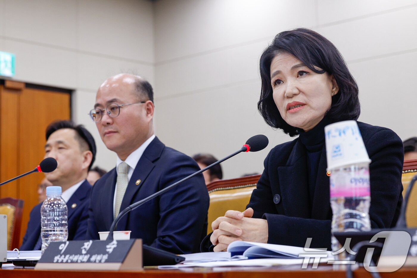 이진숙 방송통신위원회 위원장이 5일 서울 여의도 국회에서 열린 제423회 국회(임시회) 제1차 과학기술정보방송통신위원회 전체회의에 출석해 현안 질의에 답하고 있다. 2025.3.5/뉴스1 ⓒ News1 안은나 기자