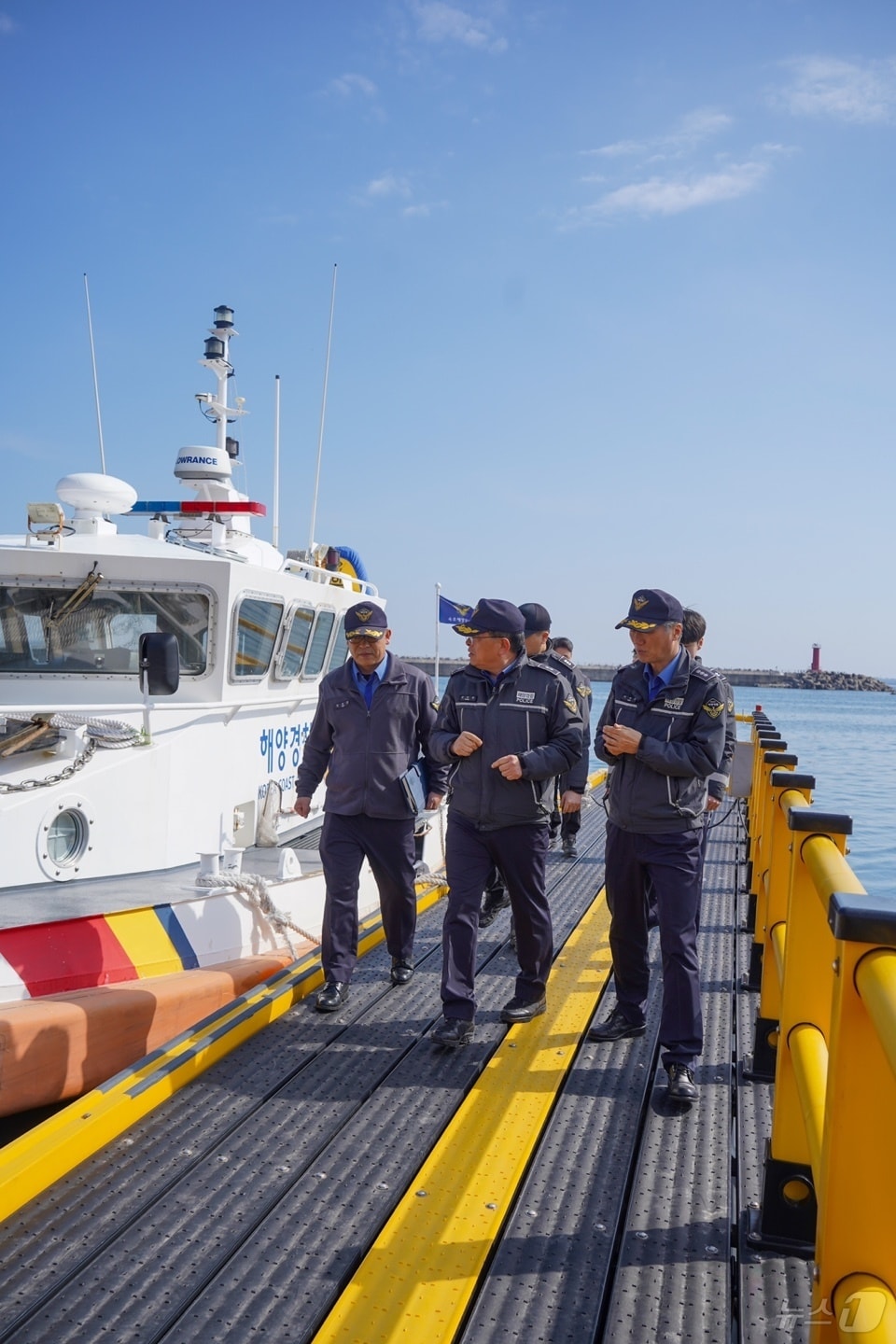 속초해경 해빙기 대비 장비·시설물 점검.(속초해경 제공, 재판매 및 DB 금지) 2025.3.6/뉴스1