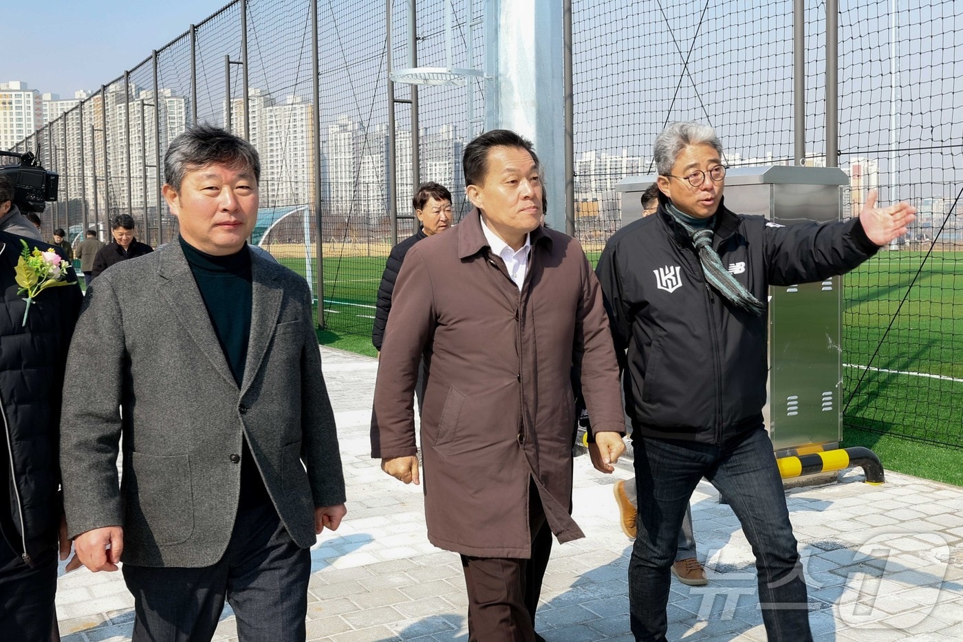 이재준 경기 수원시장이 7일 권선구 호매실동 일원에 건립된 '황구지천 생태수자원센터'를 둘러보고 있다. (수원시 제공. 재판매 및 DB 금지) 2025.3.7/뉴스1 