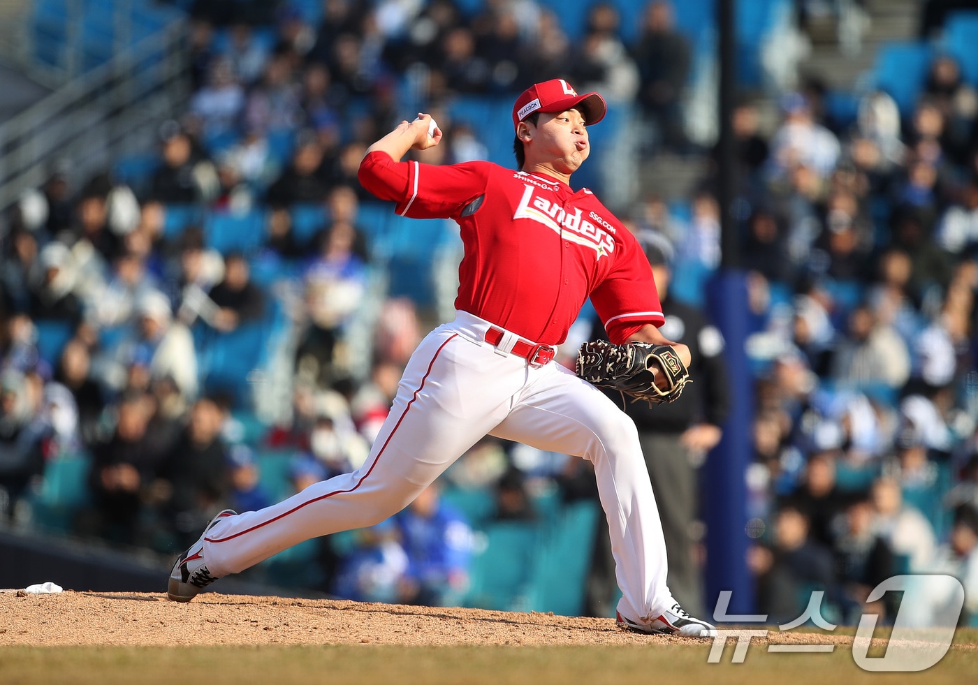 8일 오후 대구 삼성라이온즈파크에서 열린 프로야구 '2025 신한 SOL 뱅크 KBO 리그' SSG 랜더스와 삼성 라이온즈의 시범경기, 9회말 마운드에 오른 SSG 조병현이 역투하고 있다. 2025.3.8/뉴스1 ⓒ News1 공정식 기자