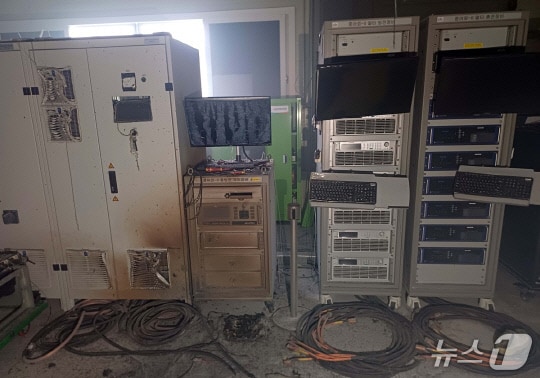 배터리 제조공장 화재 모습.(논산소방서 제공..재판매 및 DB금지)/뉴스1