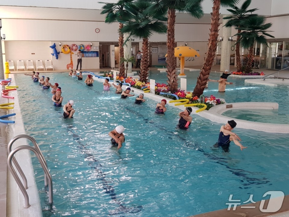 고창군 고창읍 석정리 '웰파크시티(wellparkcity)'가 한국의 우수 웰니스 관광지 88선에 선정됐다. 석정온천 아쿠아로빅(고창군 제공. 재판매 및 DB금지) 