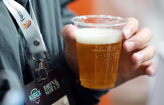 "하이볼에 밀리고 수입맥주에 치이고"...벼랑 끝 수제맥주 시장 - 뉴스 썸네일 이미지