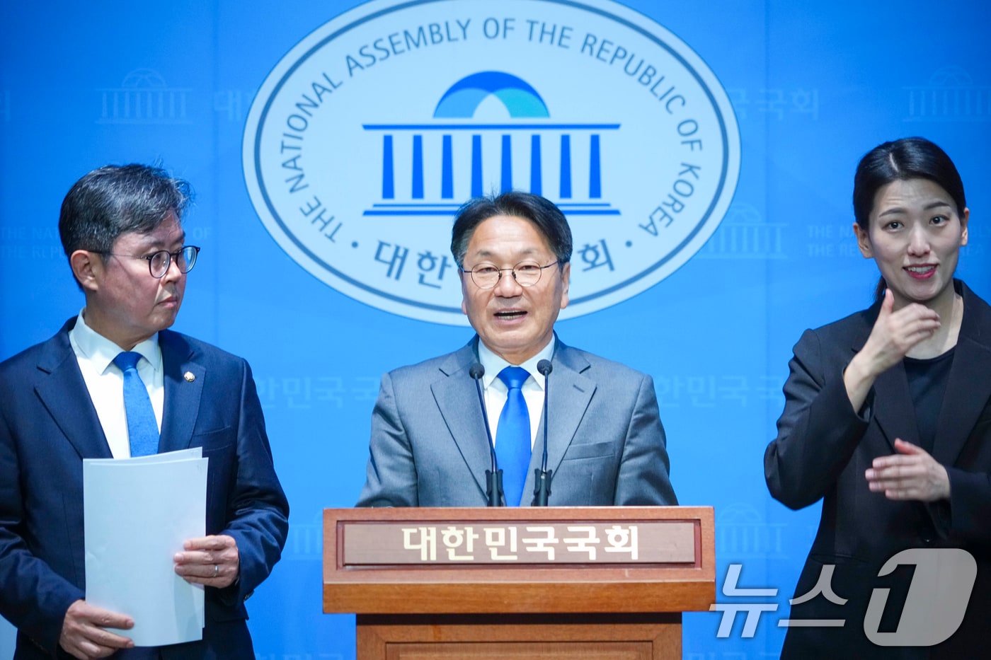 강기정 광주시장이 지난 10일 오전 서울 국회 소통관에서 AI관련 예산확보 기자회견을 하고 있다.(광주시 제공. 재판매 및 DB 금지)