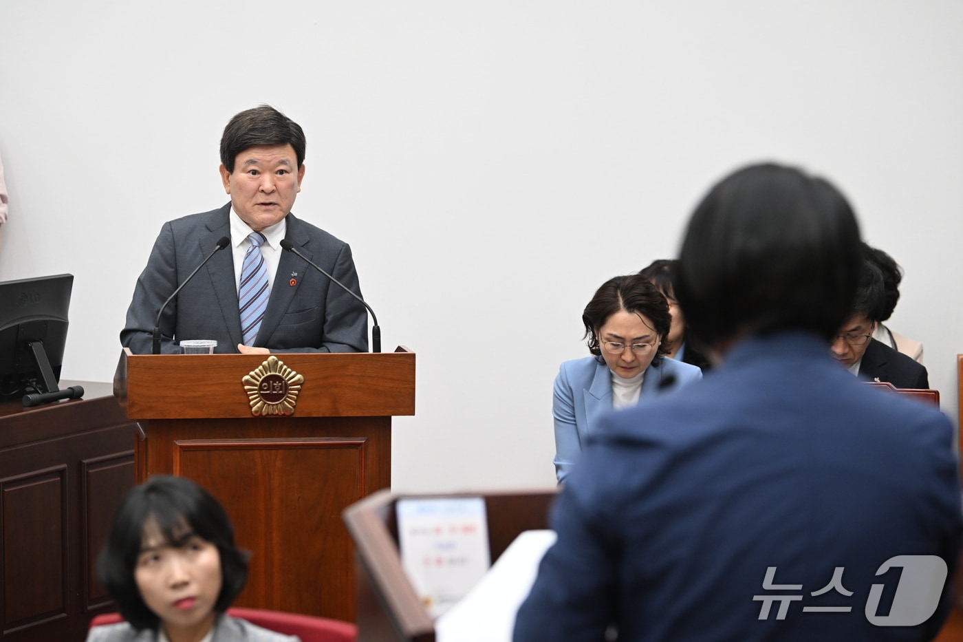 김광수 제주교육감이 10일 제437회 임시회 제5차 본회의 교육행정질문에서 답변하고 있다.(제주도의회 제공. 재판매 및 DB 금지)