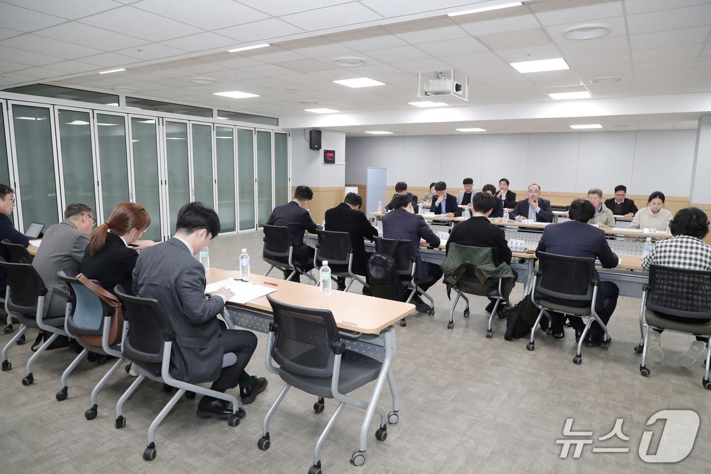 춘천 시온 숲속의 아침 뷰 아파트 연석회의.(춘천시 제공, 재판매 및 DB금지)