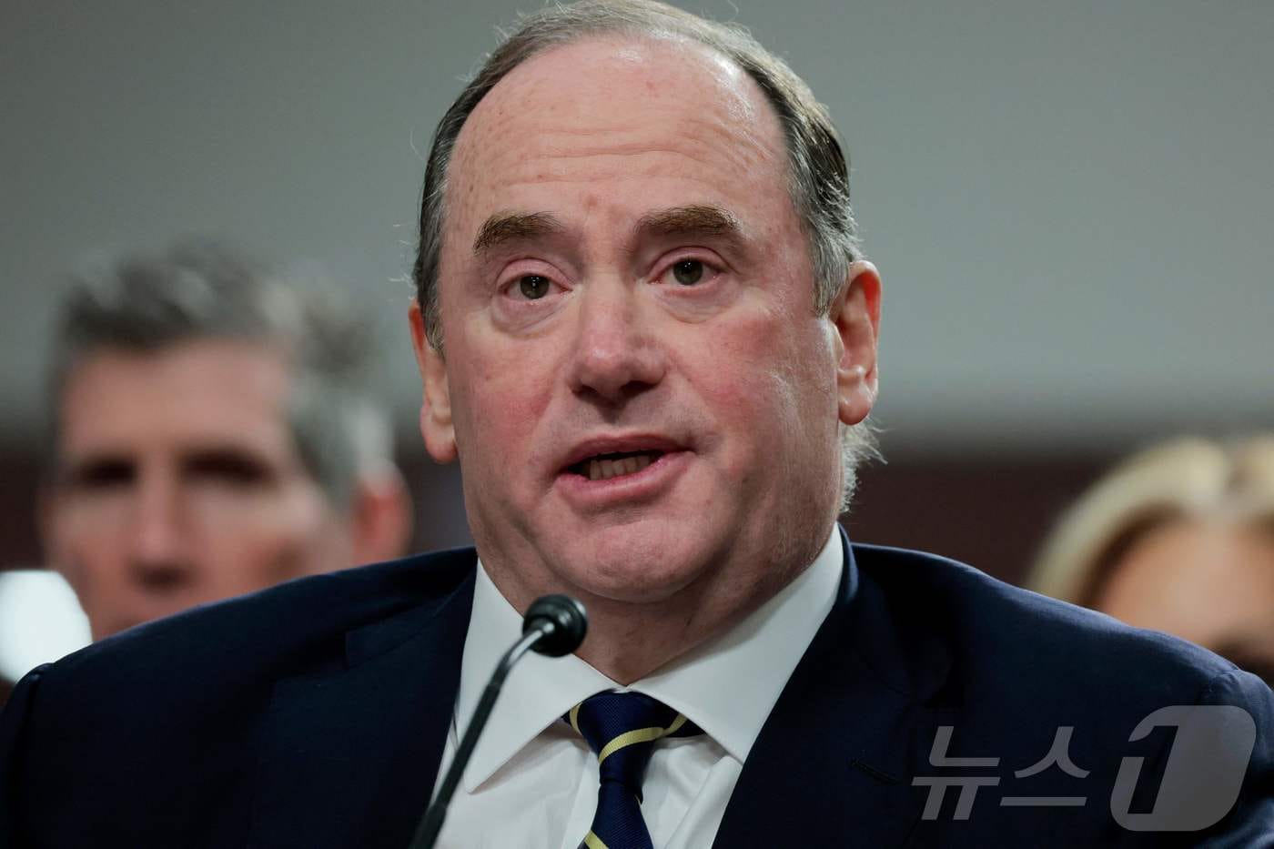 존 펠란 미국 해군장관이 후보자 시절이던 지난 2월 워싱턴DC 국회의사당에서 열린 상원 군사위원회 인사 청문회에서 상원 의원들의 질의에 답변을 하고 있는 모습. 2025.02.27. ⓒ AFP=뉴스1 ⓒ News1 김성식 기자