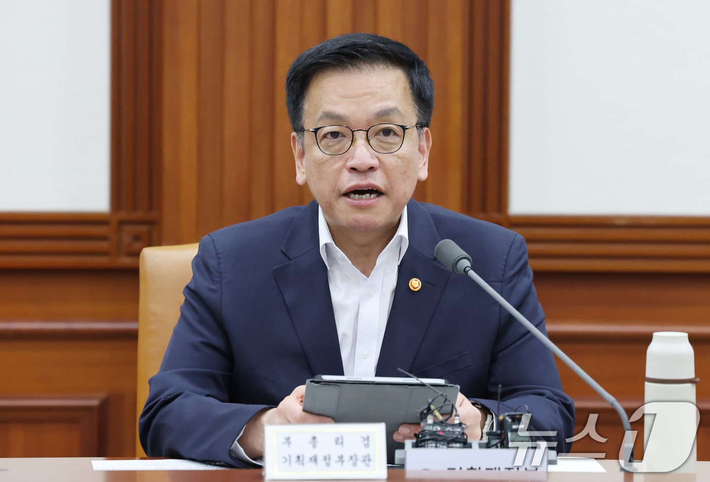 최상목 경제부총리 겸 기획재정부 장관이 11일 서울 종로구 정부서울청사에서 열린 대외경제장관회의에서 모두발언을 하고 있다. 2025.4.11/뉴스1 ⓒ News1 임세영 기자