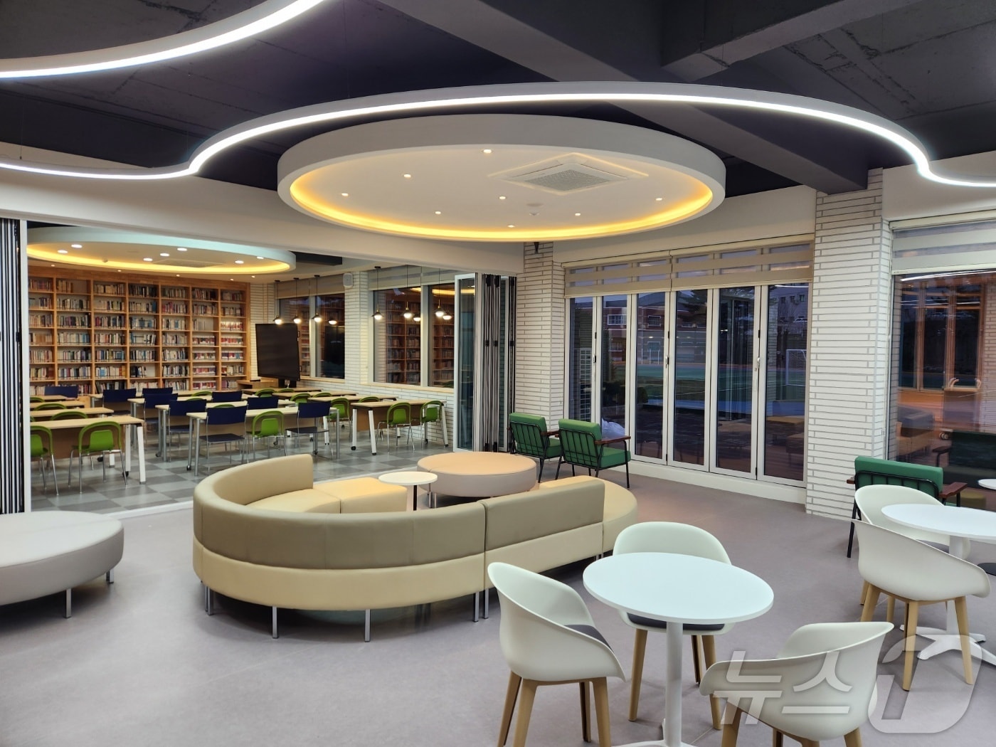 경북교육청이 학교도서관을 창의적 학습과 소통공간으로 바꾸기 위해 60억 원을 투입한다.ⓒ News1 김대벽기자