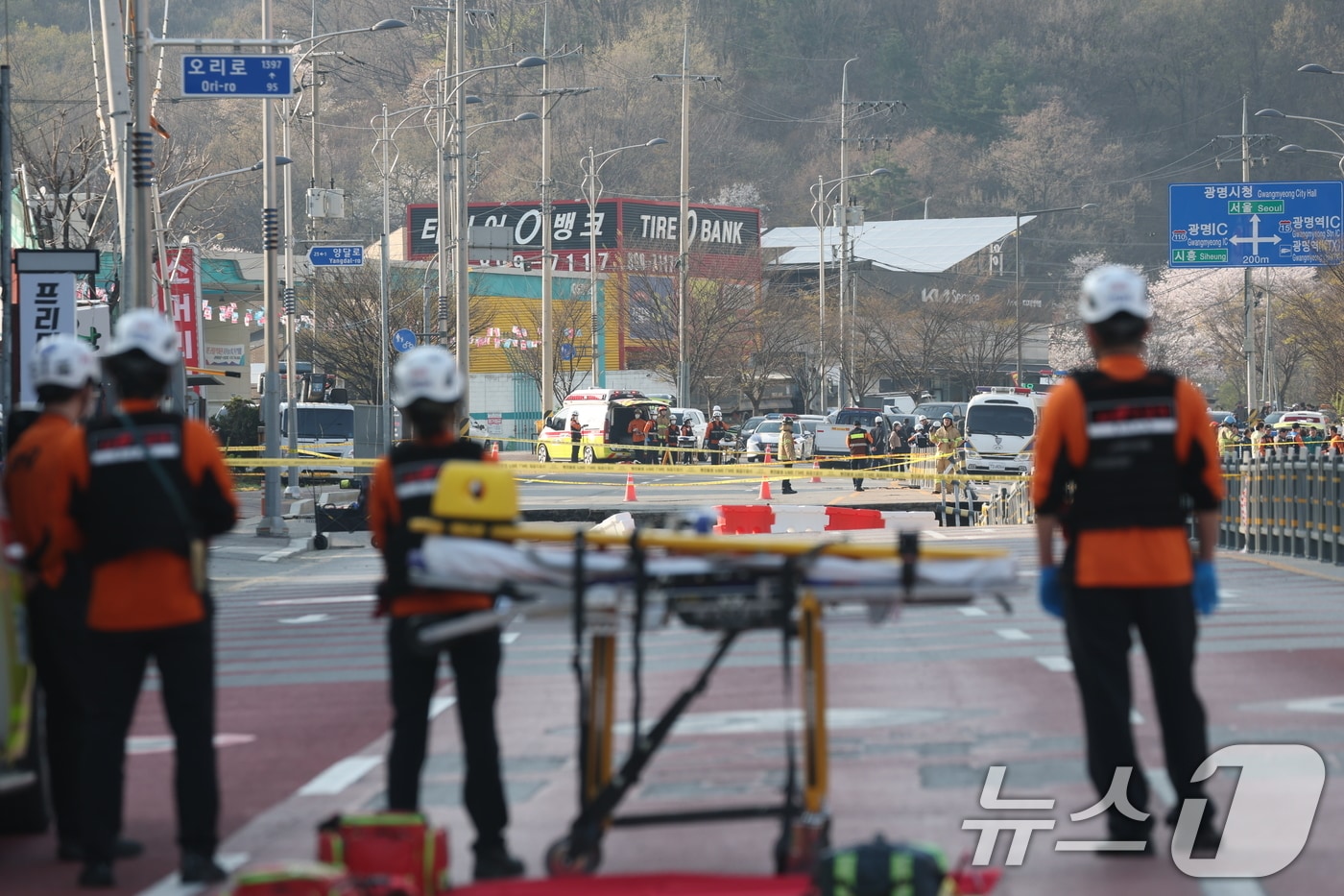 11일 경기도 광명시 일직동 신안산선 공사 현장에서 붕괴 사고가 발생했다. 경기 광명경찰서 등에 따르면 이날 오후 3시 17분께 광명 양지사거리 부근 신안산선 제5-2공구 현장에서 붕괴 사고가 발생했다. 2025.4.11/뉴스1 ⓒ News1 김영운 기자