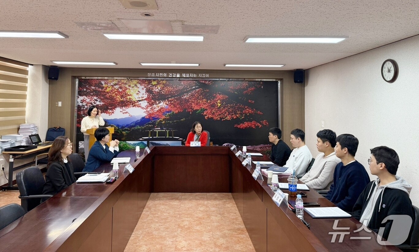 정읍시는 신규 공중보건의 8명에게 임용장을 수여하고 복무에 필요한 기본교육을 진행했다.(정읍시 제공. 재판매 및 DB금지) 