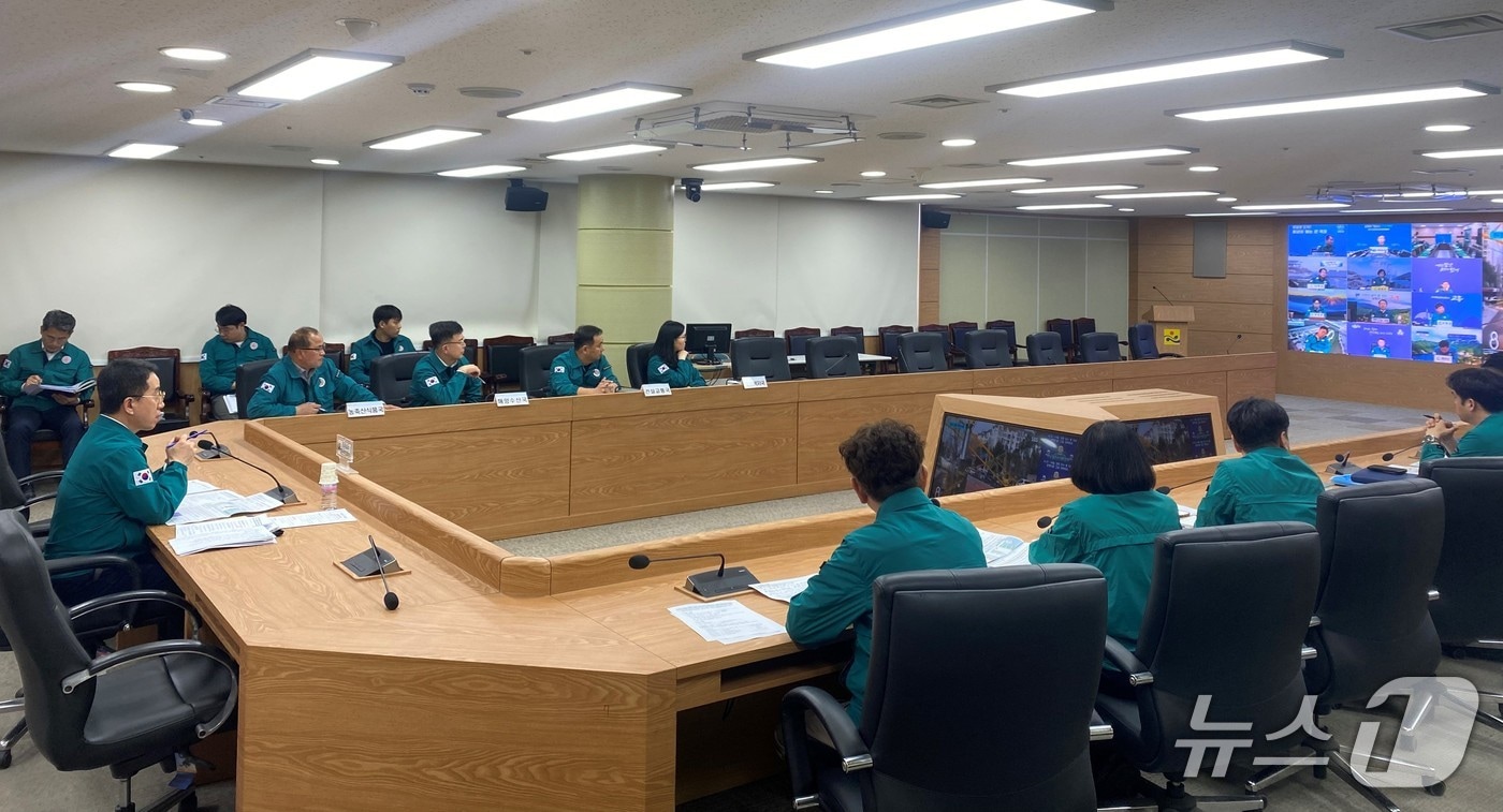 강풍·강수 대비 재난대책회의.(전남도 제공. 재판매 및 DB금지) 2025.4.12/뉴스1