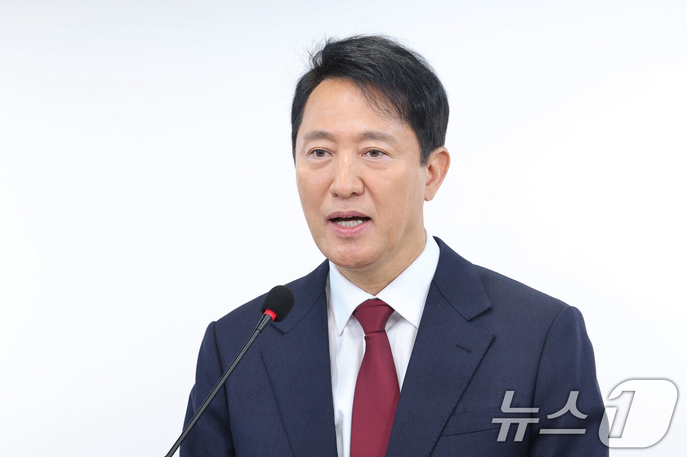 오세훈 서울시장이 12일 오전 서울 여의도 국민의힘 당사에서 가진 긴급 기자회견에서 대선 불출마 선언을 하고 있다. 2025.4.12/뉴스1 ⓒ News1 신웅수 기자