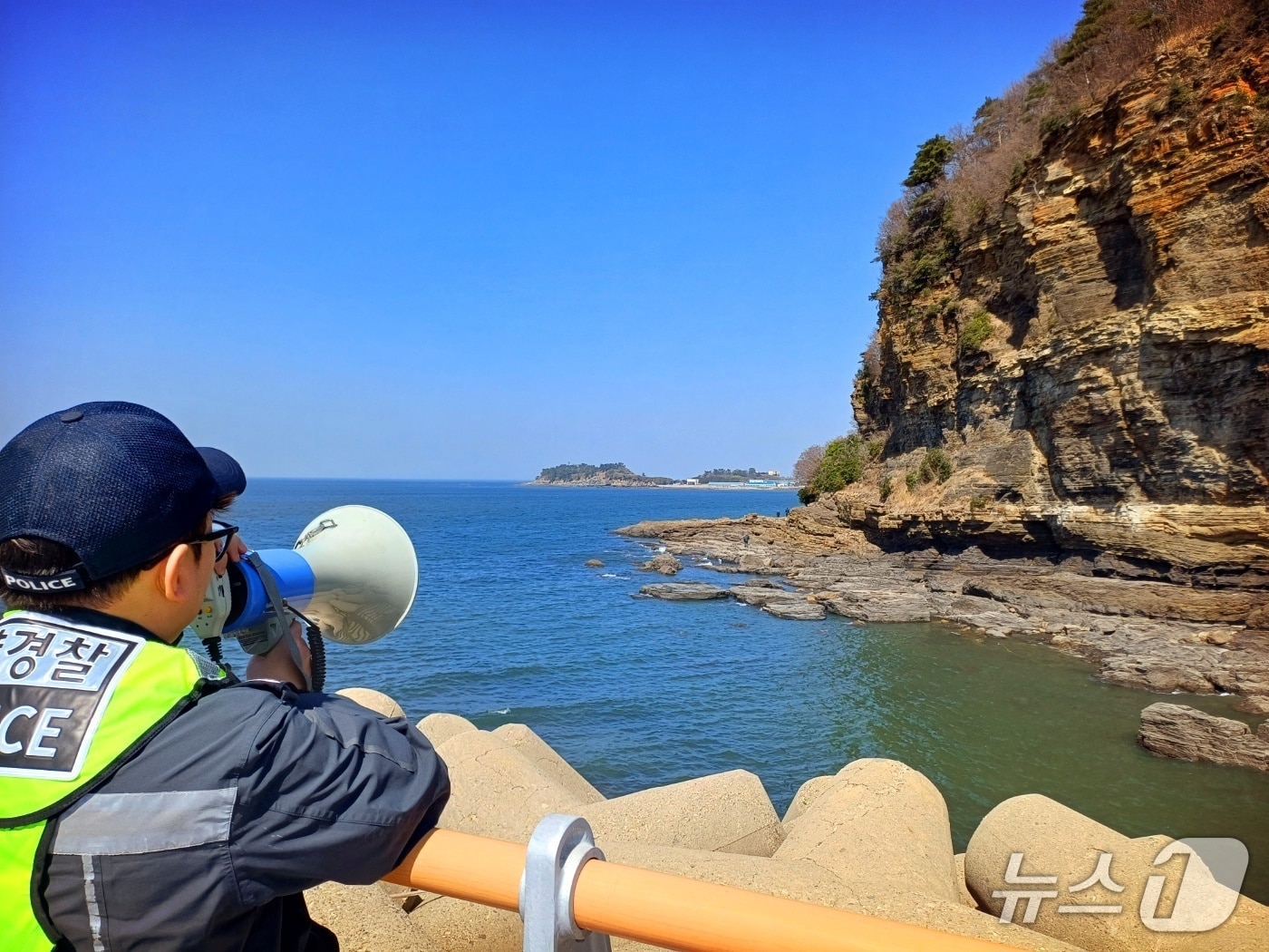 부안해양경찰서는 14일부터 5월 11일까지 28일간 부안·고창군 연안해역 출입 통제 장소에 대한 집중 안전관리를 실시한다.(부안해경 제공. 재판매 및 DB금지)