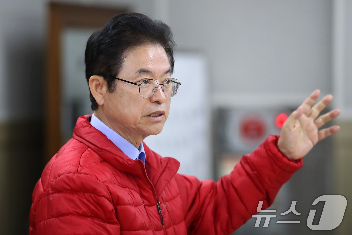 대권에 도전하는 이철우 경북도지사가 13일 오후 대구 중구 서문시장에서 열린 '대구경북 경제 활성화를 위한 전통시장 간담회'에 참석해 발언하고 있다. 2025.4.13/뉴스1 ⓒ News1 공정식 기자