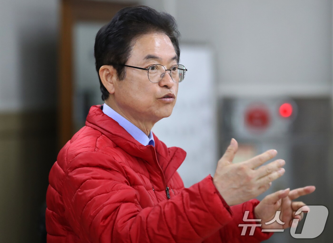 대권에 도전하는 이철우 경북도지사가 지난 13일 대구 서문시장에서 열린 '대구경북 경제 활성화를 위한 전통시장 간담회'에 참석해 발언하고 있다. 2025.4.13/뉴스1 ⓒ News1 공정식 기자