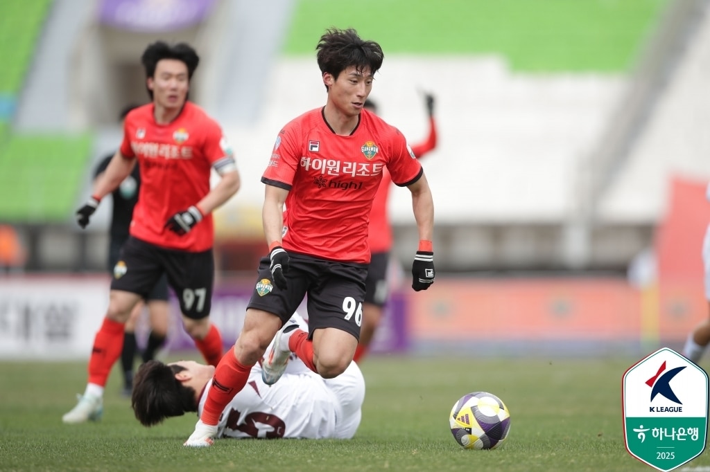 강원 최병찬(한국프로축구연맹 제공)