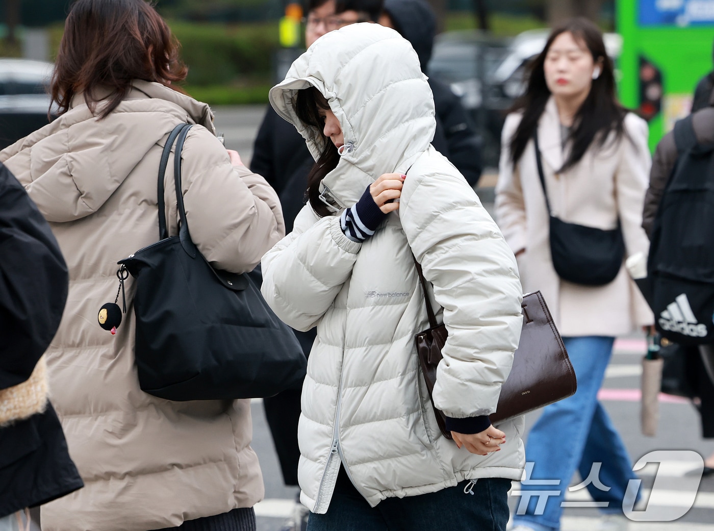 직장인들이 출근길을 서두르고 있다. (사진은 기사 내용과 무관함) / 뉴스1 ⓒ News1