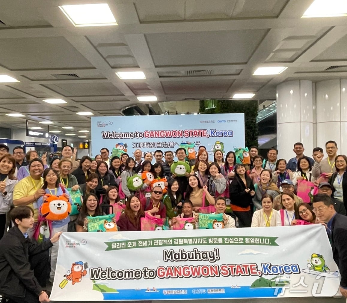 지난 12일 오후 전세기편을 통해 강원 양양국제공항에 입국한 필리핀 관광객.(강원도글로벌본부 제공, 재판매 및 DB 금지) 2025.4.14/뉴스1