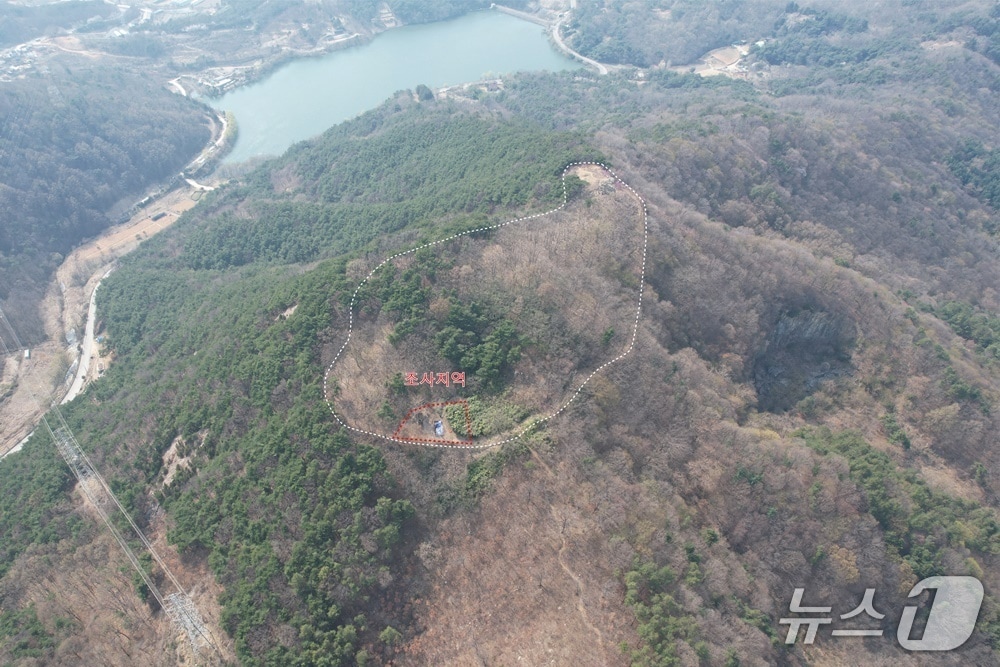 김제시가 금구산성 집수정지 시굴조사를 통해 집수정 등 다양한 유물을 발견했다.(김제시 제공. 재판매 및 DB금지)