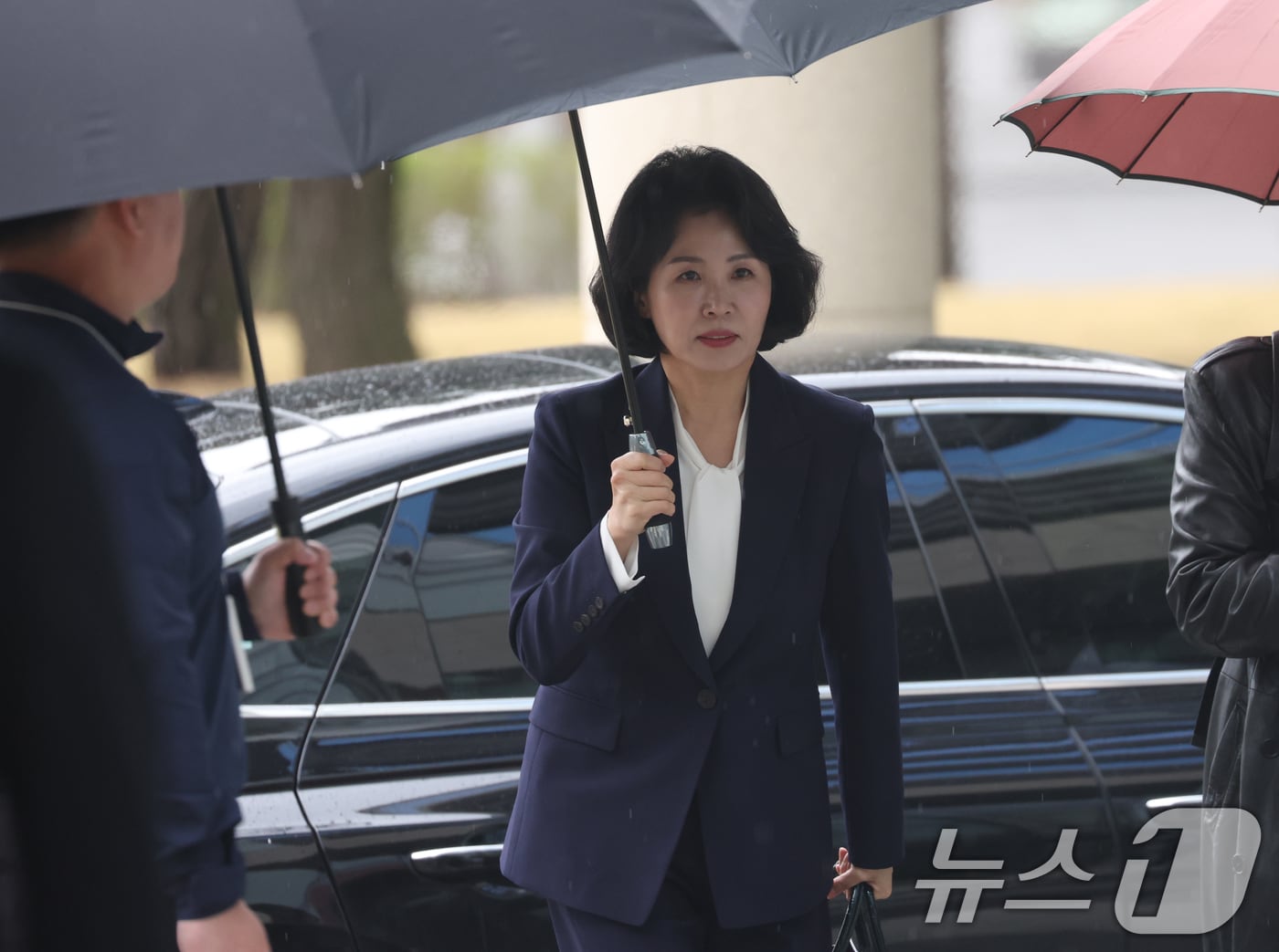 '공직선거법 위반' 혐의로 1심에서 벌금형을 선고받은 이재명 더불어민주당 대표 배우자 김혜경 씨가 14일 오후 경기 수원시 영통구 수원고등법원에서 열린 항소심 공판에 출석하고 있다. 2025.4.14/뉴스1 ⓒ News1 김영운 기자