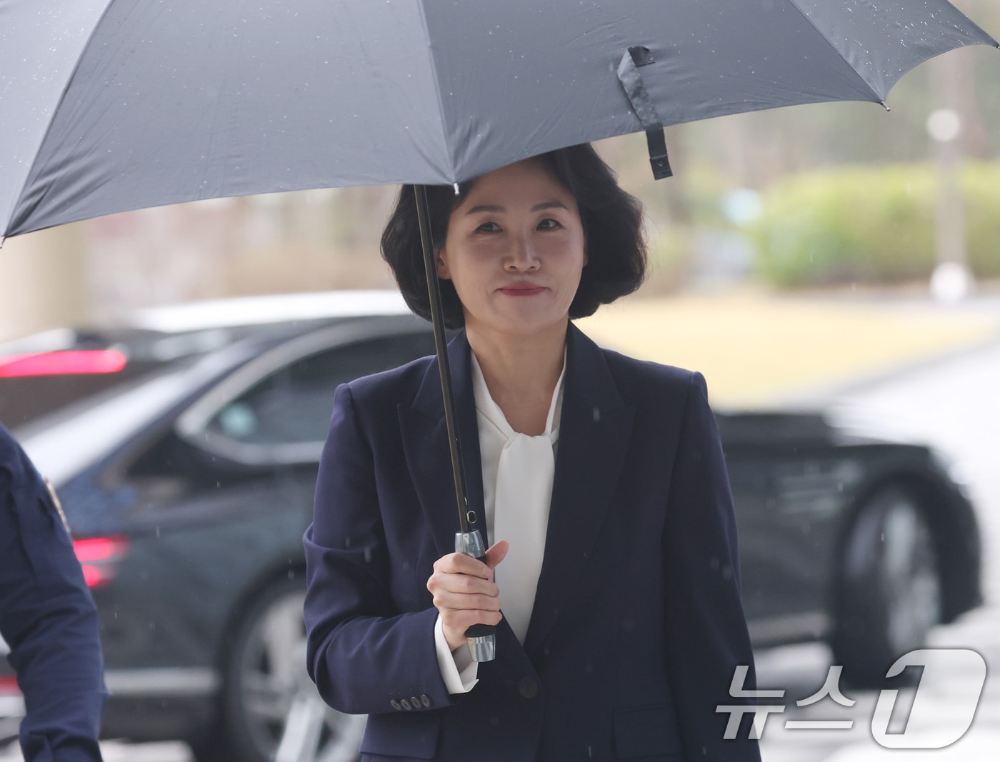 &#39;공직선거법 위반&#39; 혐의로 1심에서 벌금형을 선고받은 이재명 더불어민주당 대표 배우자 김혜경 씨가 14일 오후 경기 수원시 영통구 수원고등법원에서 열린 항소심 공판에 출석하고 있다. 2025.4.14/뉴스1 ⓒ News1 김영운 기자