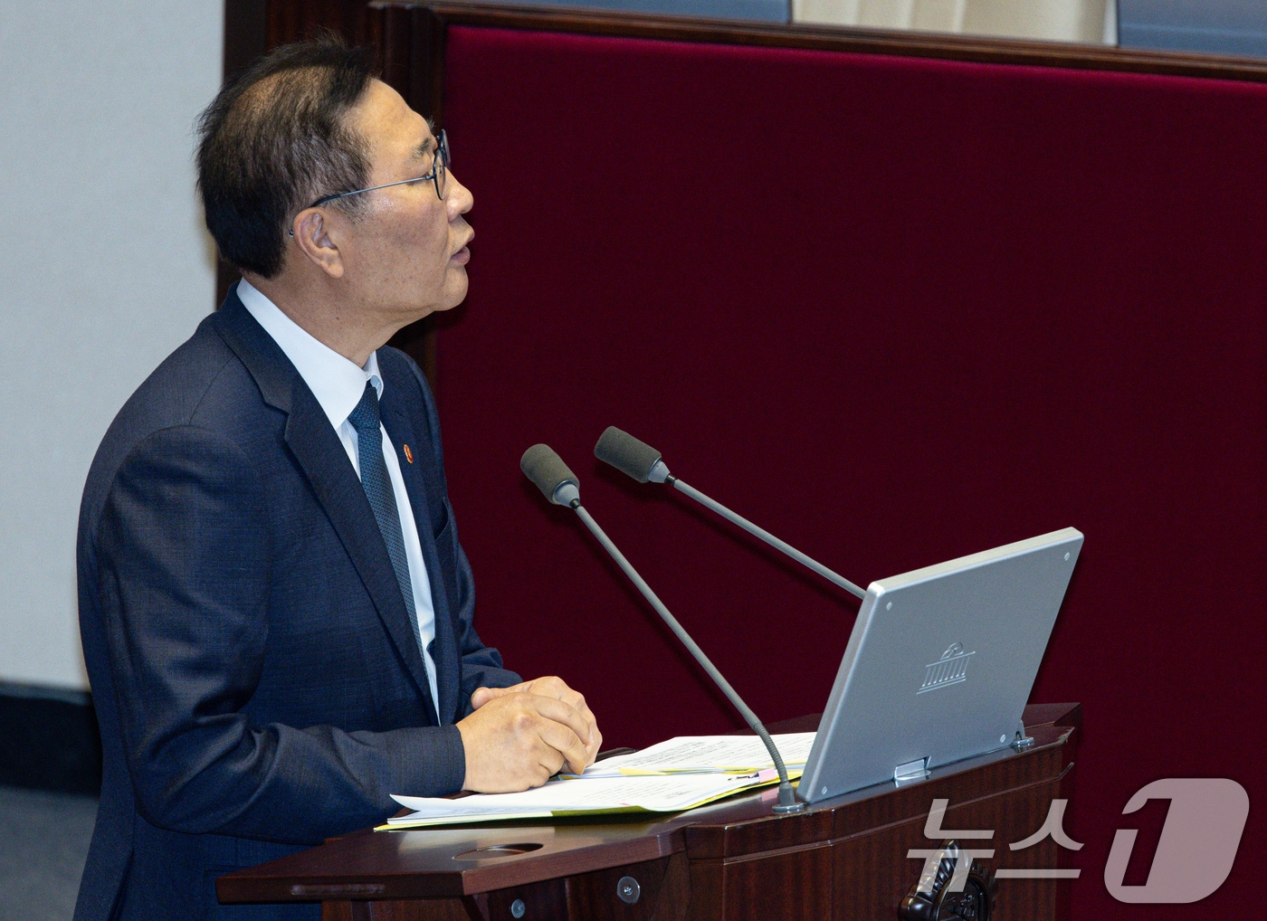 박성재 법무부 장관이 14일 오후 서울 여의도 국회에서 열린 제424회 국회(임시회) 제2차 본회의에서 김영배 더불어민주당 의원의 정치·외교·통일·안보에 관한 질문에 답변하고 있다. 2025.4.14/뉴스1 ⓒ News1 이재명 기자