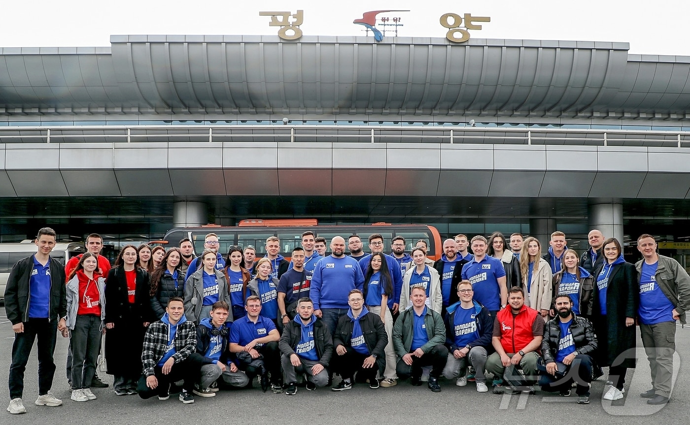 &#40;평양 노동신문=뉴스1&#41; = 북한 노동당 기관지 노동신문은 15일 &#34;통일러시아청년근위대 대표단이 지난 14일 평양에 도착했다＂라고 보도했다. [국내에서만 사용가능. 재배포 금지. DB 금지. For Use Only in the Republic of Korea. Redistribution Prohibited] rodongphoto@news1.kr