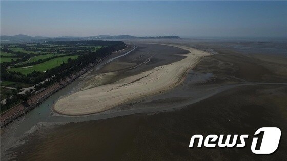 전북자치도 고창군이 4월 17~19일 고창 상하농원 파머스빌리지와 고창갯벌 일원에서 ‘한국의 갯벌-CEPA 국제심포지엄’을 개최한다. 고창갯벌 쉐니어(뉴스1/DB)