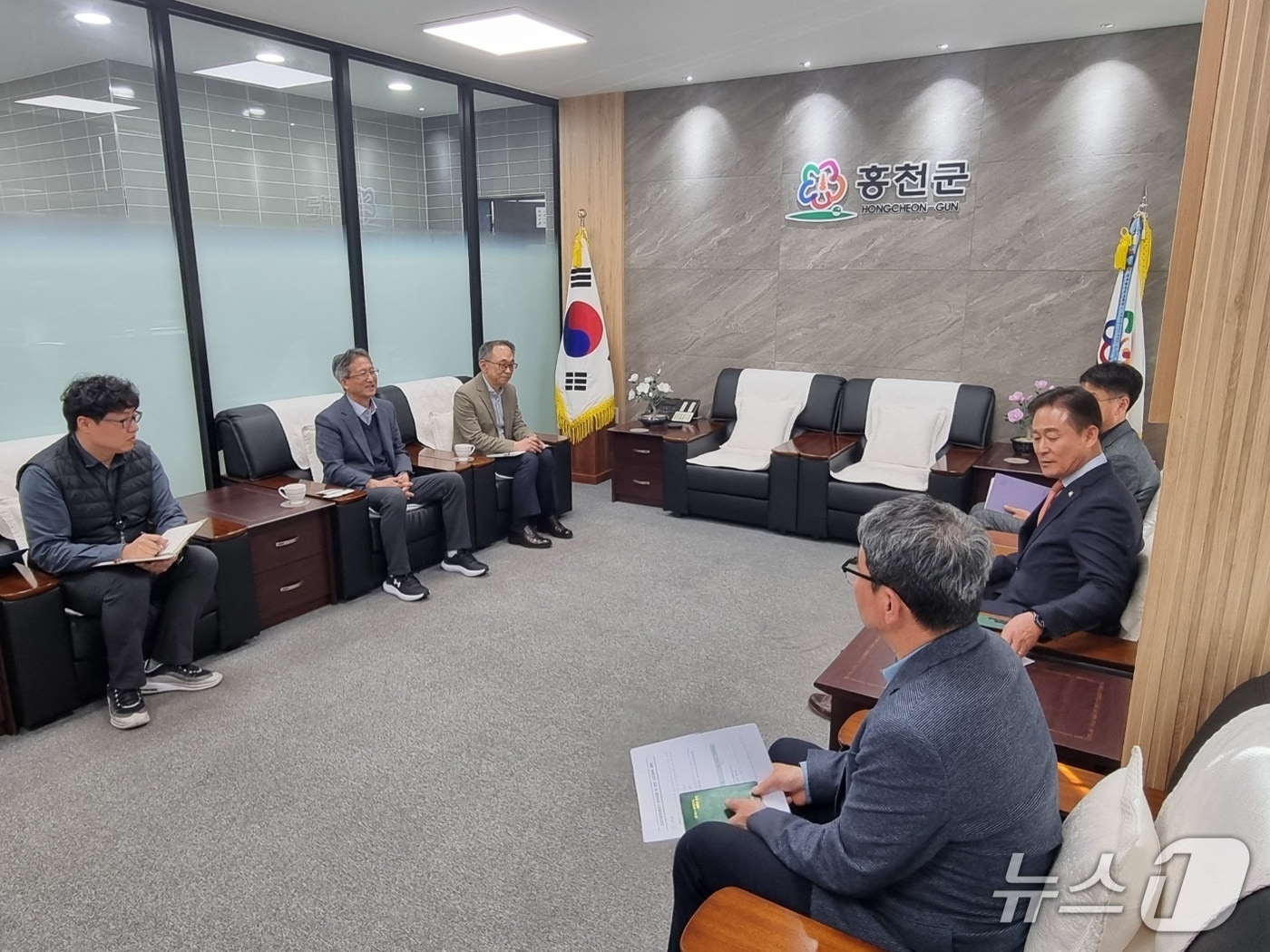 강원조달청과 홍천군, 상반기 조달사업의 신속집행 등 논의.(강원조달청 제공, 재판매 및 DB금지)