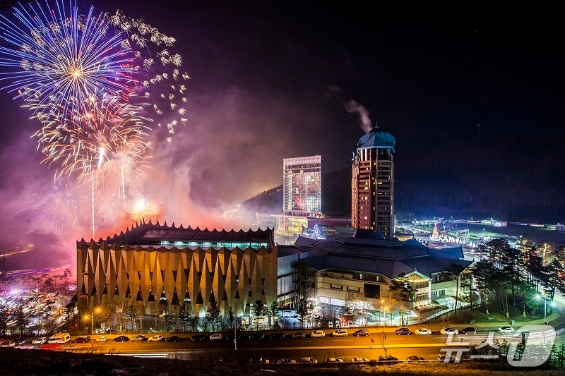하이원리조트의 불꽃놀이 자료 사진. (하이원리조트 제공. 재판매 및 DB금지) 2025.4.15/뉴스1
