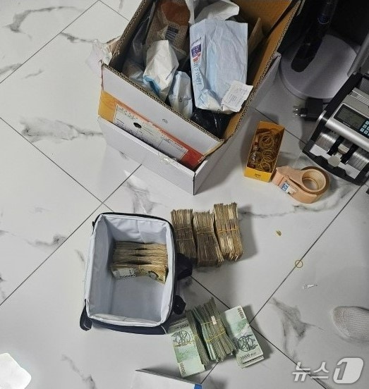 전남 경찰이 보이스피싱 자금 세탁 일당에게 압수한 현금 다발의 모습.(전남경찰청 제공. 재판매 및 DB 금지)