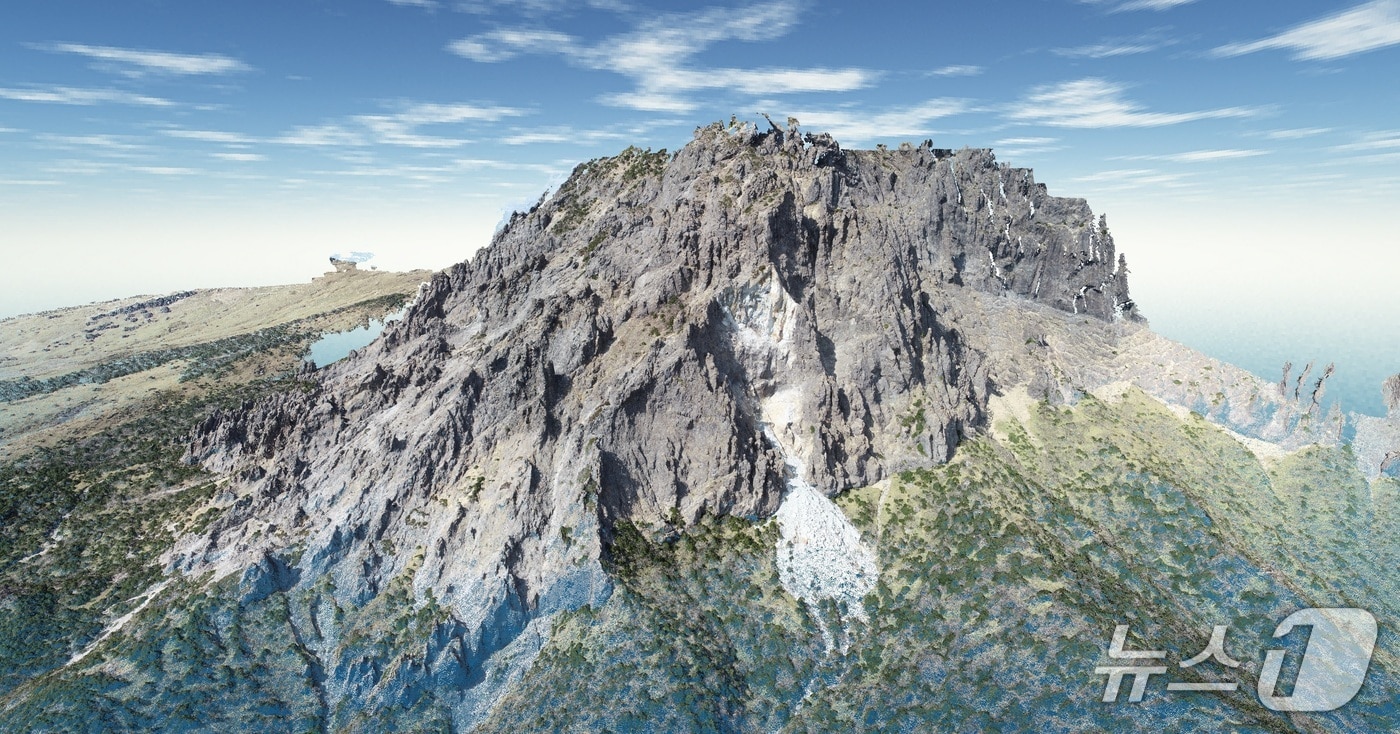  한라산 남부 외벽이 붕괴된 모습(제주도 제공.재판매 및 DB금지)/뉴스1