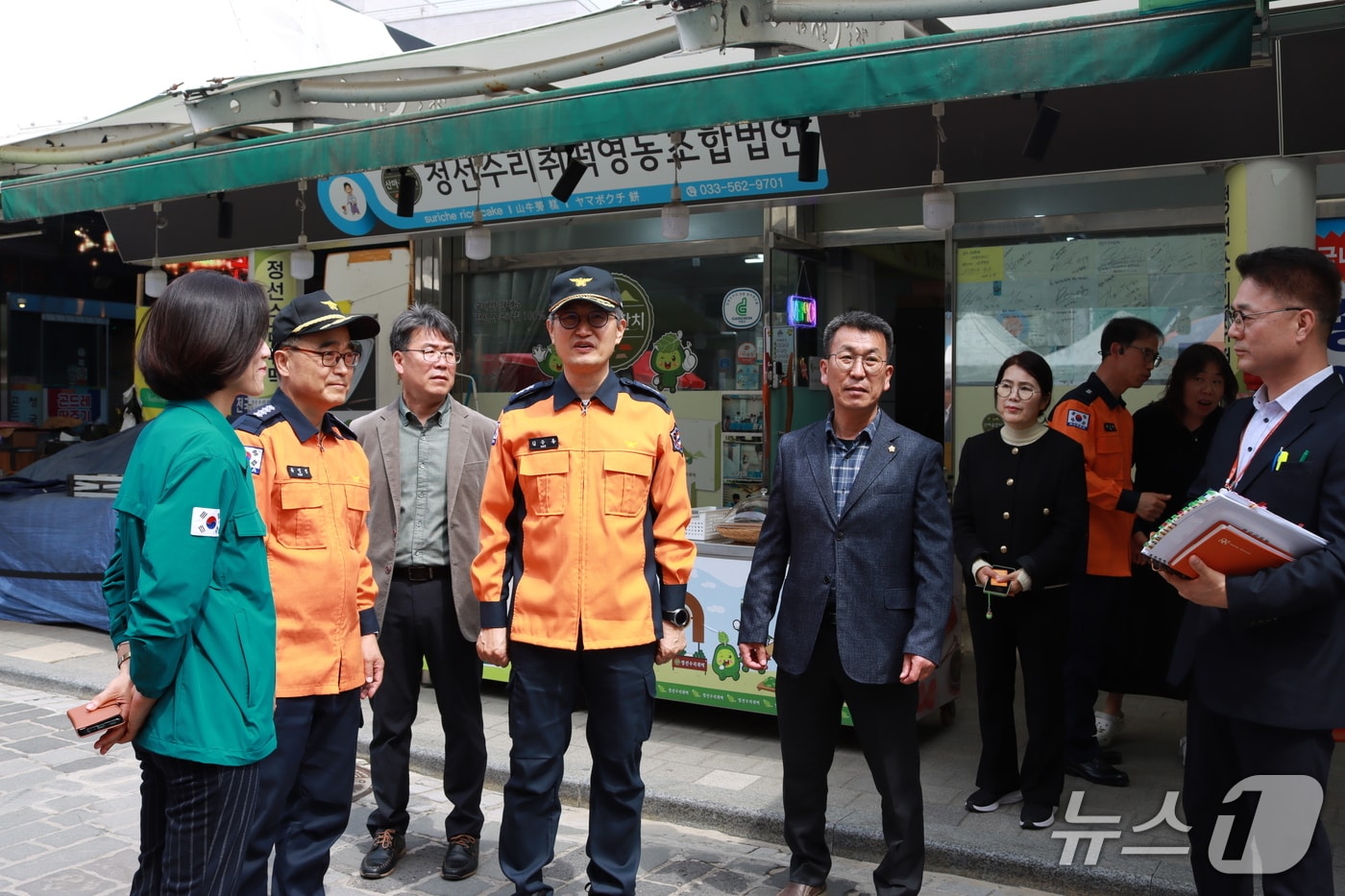 강원특별자치도 소방본부, 정선 지역 산림 인접지역과 전통시장에 대한 화재예방 현장점.(도소방본부 제공, 재판매 및 DB금지)