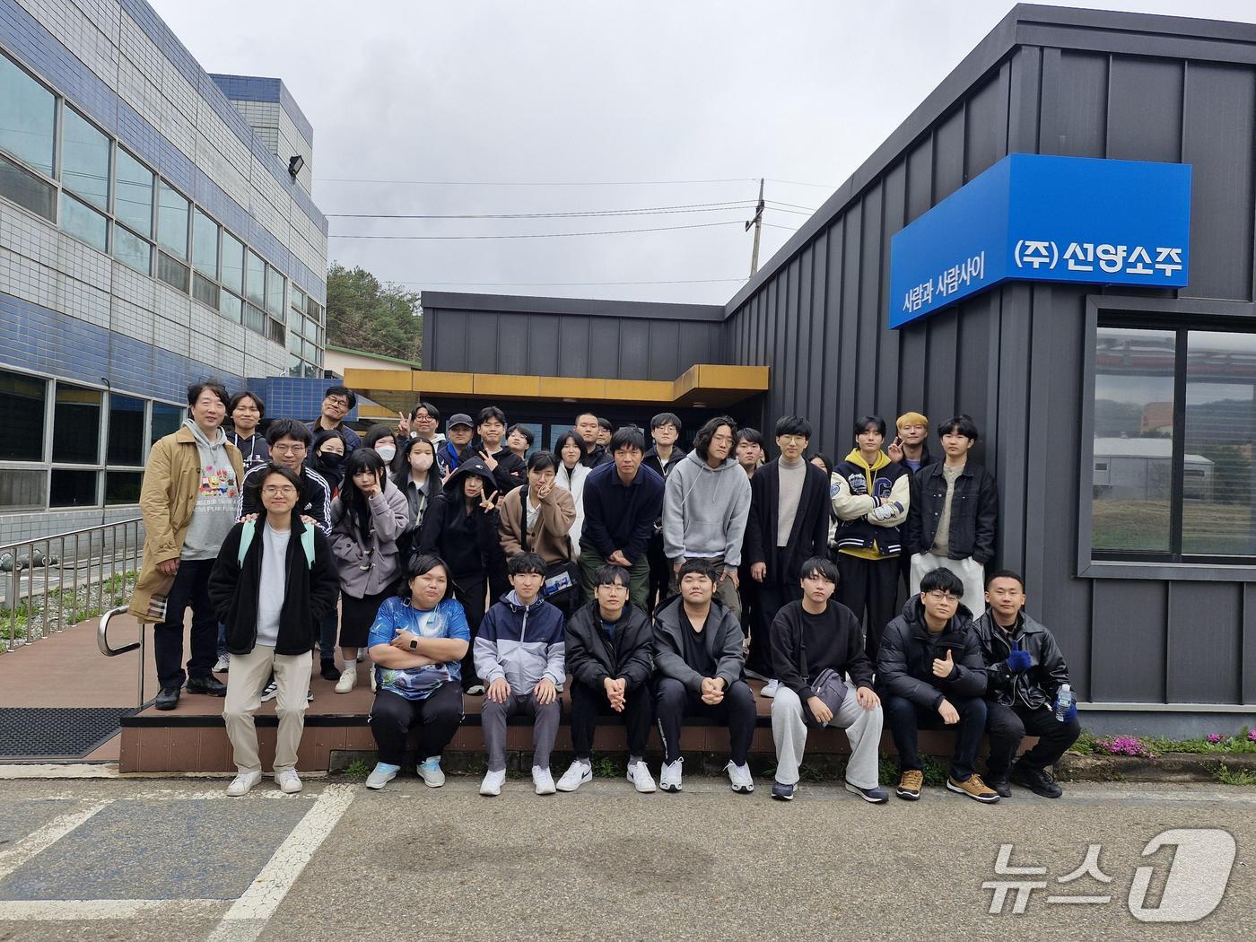 한국폴리텍IV대학 대전캠퍼스 메타버스콘텐츠과 선양소주 스마트공장 방문 (폴리텍IV대학 제공.재판매 및 DB금지)/뉴스1