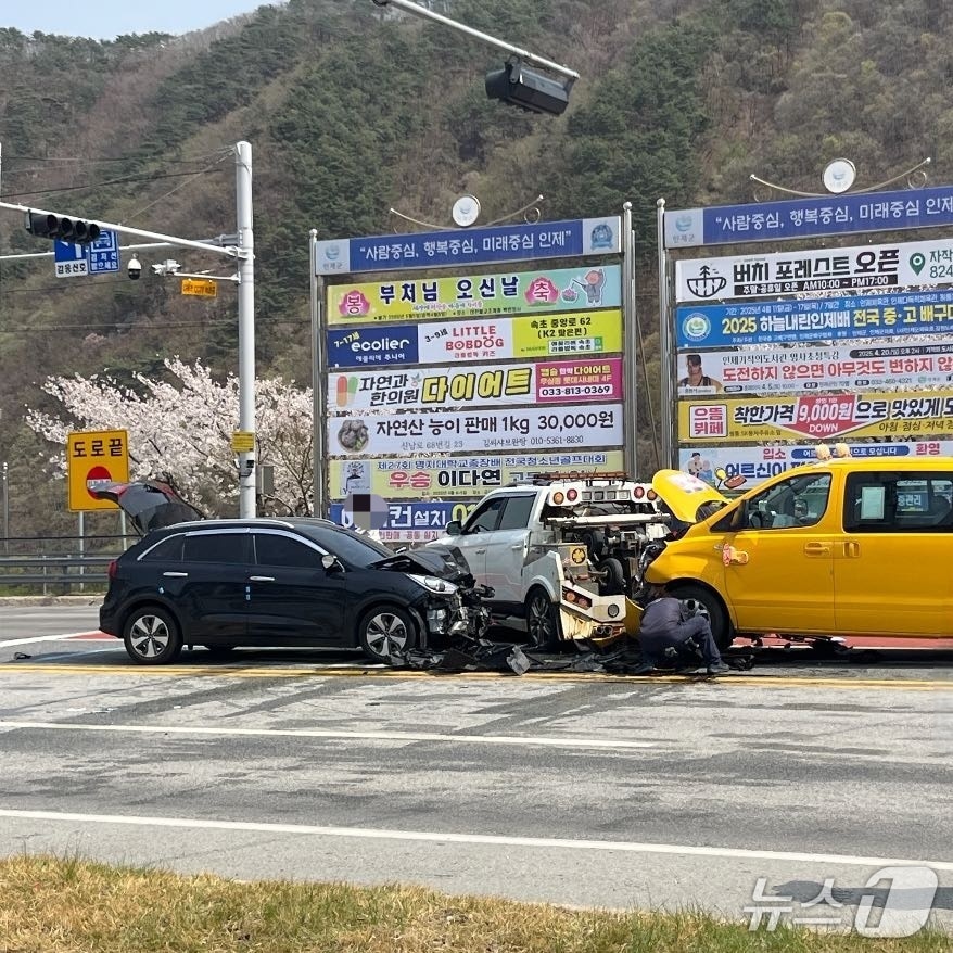 강원 인제군 인제읍 상동리 교통사고 현장.(강원도소방본부 제공, 재판매 및 DB금지)