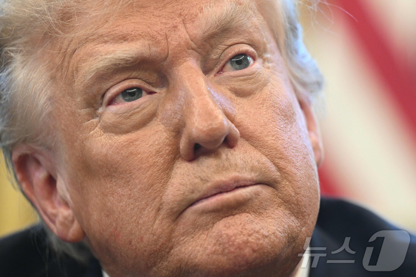 도널드 트럼프 미국 대통령이 17일(현지시간) 워싱턴 백악관에서 열린 행정명령 서명식서 “우리는 중국과 상호 관세와 관련해 대화 중이다. 그들이 수 차례 연락해왔다”고 말하고 있다. 2025.04.18 ⓒ AFP=뉴스1 ⓒ News1 우동명 기자