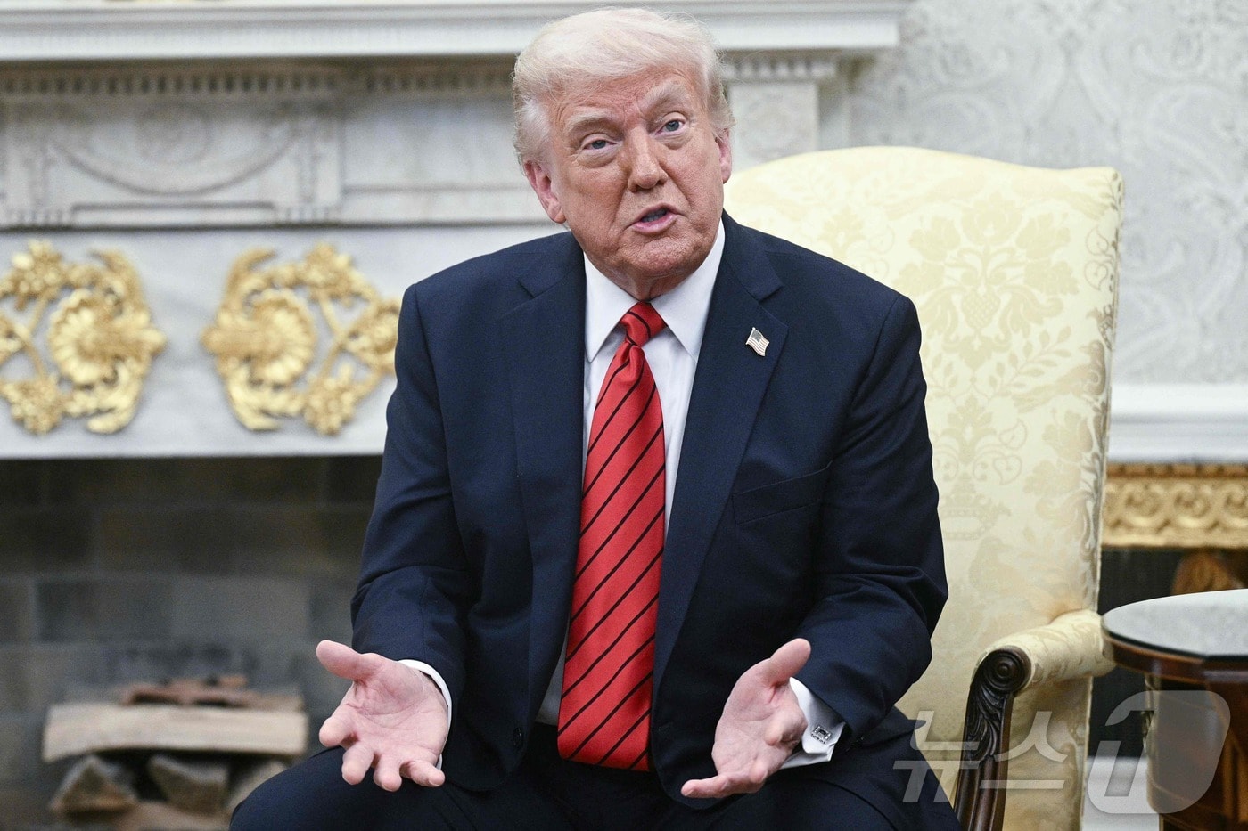 도널드 트럼프 미국 대통령이 17일(현지시간) 워싱턴 백악관에서 조르자 멜로니 이탈리아 총리와 회담서 "제롬 파월 연준 의장은 나는 잘 맞지 않는다. 내가 그의 사임을 원하면 그는 매우 빨리 물러날 것이다”고 말하고 있다. 2025.04.18 ⓒ AFP=뉴스1 ⓒ News1 우동명 기자