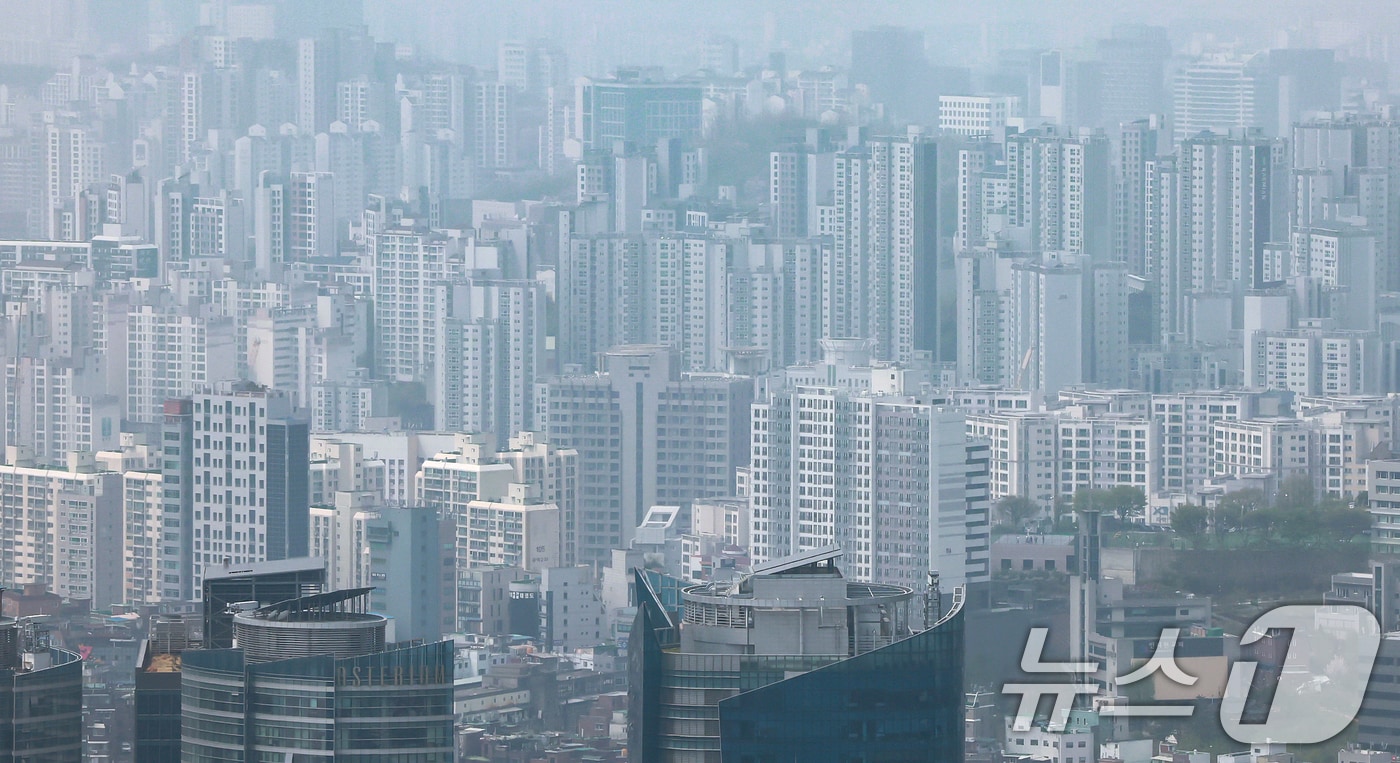 서울 아파트 단지. 2025.4.18/뉴스1 ⓒ News1 김진환 기자