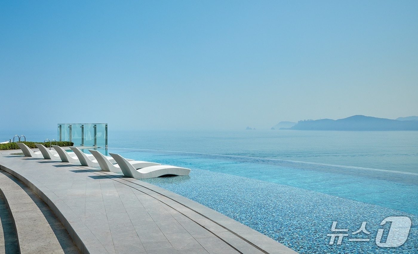 호텔 시그니엘 부산 야외 수영장 전경.(시그니엘 부산 제공. 재판매 및 DB 금지)