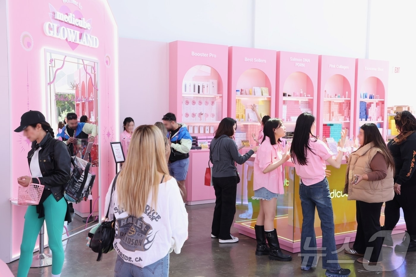 에이피알 메디큐브 LA 글로우랜드 팝업 (에이피알 제공)