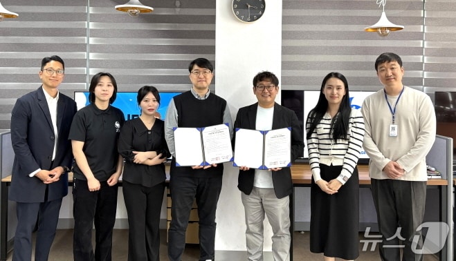 전주기전대학과 전주청소년센터가 18일 업무협약을 맺고 지역 청소년들에게 체계적인 진로탐색 기회 제공에 나선다.(전주기전대 제공, 재판매 및 DB 금지)/뉴스1