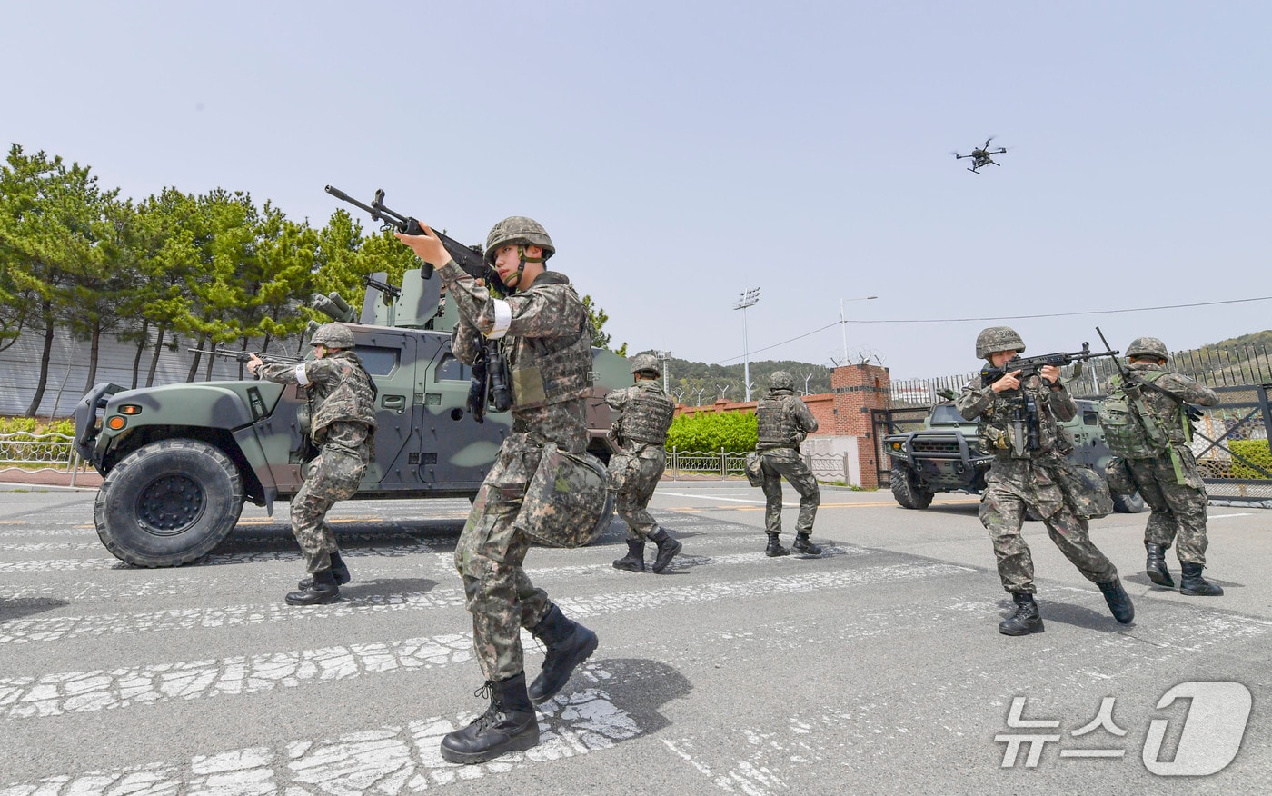 해군작전사령부 장병들이 18일 부산작전기지에서 부대방호태세 확립을 위한 기지전투배치훈련을 하고 있다.(해군작전사령부 제공. 재판매 및 DB 금지)