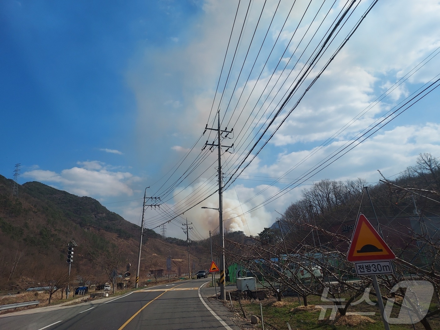 1일 전북자치도 무주군 적상면에서 발생한 산불 현장(전북자치도소방본부 제공. 재판매 및 DB금지)